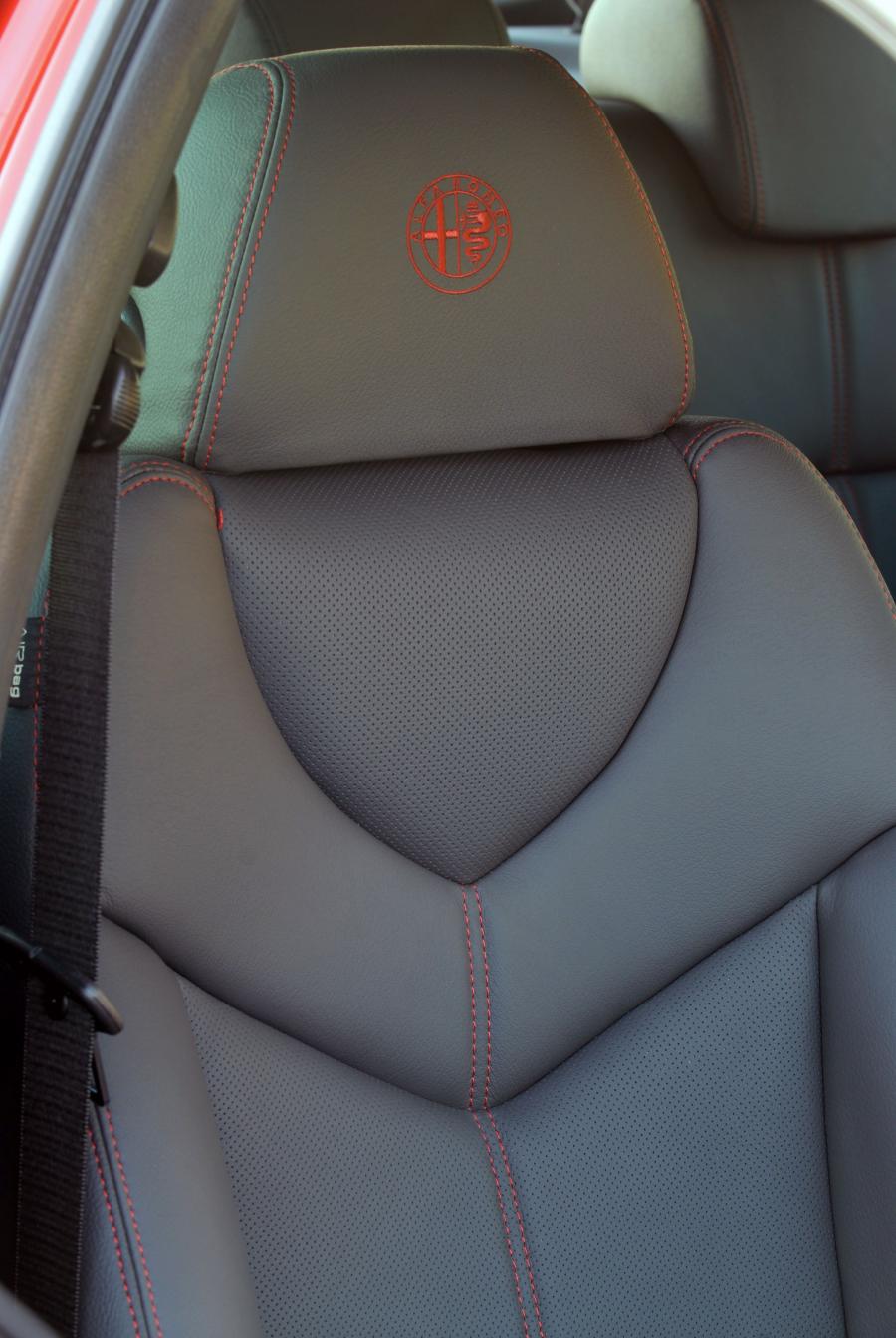 Детали интерьера Alfa Romeo 147 Monza (937B) 2008 года  (фото 9 из 15)